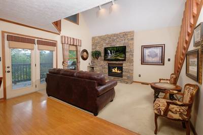 Adele's Retreat living room with gas fireplace