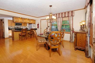 Adele's Retreat dining area and fully furnished kitchen
