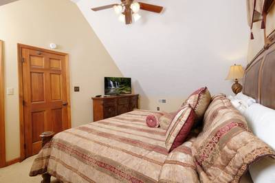 Adele's Retreat upper level bedroom 2