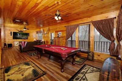 Antler Run second floor game room with pool table