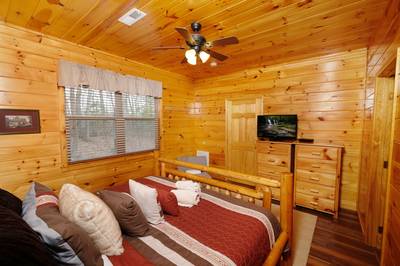 Antler Run second floor bedroom with king size bed