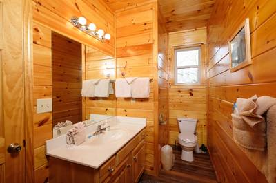 Antler Run second floor bathroom four 