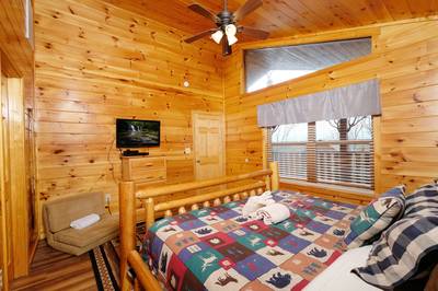 Antler Run third floor bedroom with king size