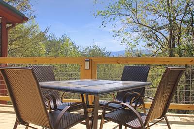 Peaceful Ridge back deck with mountain views