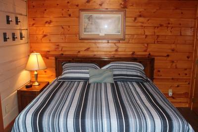 Serenity Ridge bedroom 2 with king size bed
