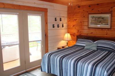 Serenity Ridge bedroom 2 with queen size bed