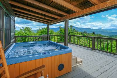 Secluded Summit covered front deck with hot tub