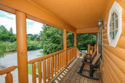 Timber Tree Lodge main level covered deck