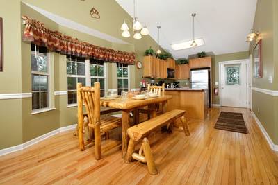 Timber Tree Lodge dining area