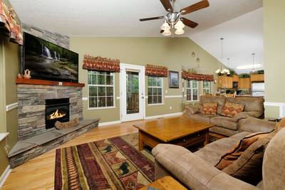 Timber Tree Lodge main level living room