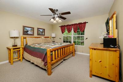 Timber Tree Lodge main level bedroom 3 with king size bed