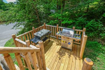 Timber Tree Lodge main level side deck