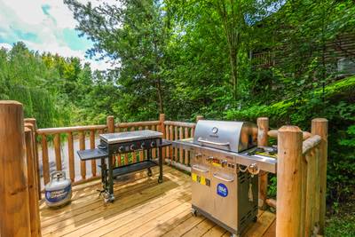 Timber Tree Lodge main level side deck with gas grill and gas griddle