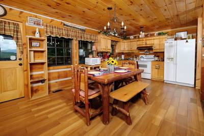 Mountain Magic dining area and fully furnished kitchen