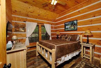 Mountain Magic main level bedroom 1 with queen size bed