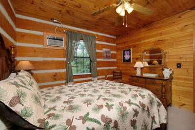 Mountain Magic upper level bedroom 2