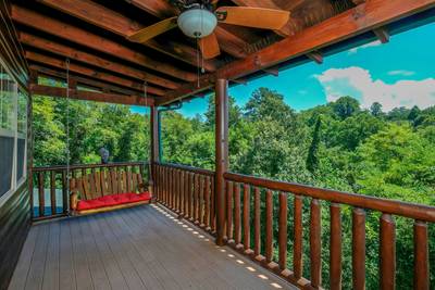 Perky Peaks Lodge - Upper level back deck with swing