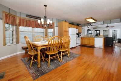 Whispering River dining area and fully furnished kitchen