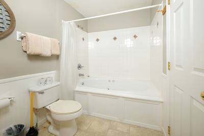 Whispering River bathroom 1 with jetted tub/shower combo