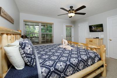 Lee's Creekside bedroom three with king size bed