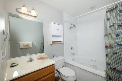Lee's Creekside bathroom two