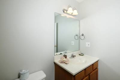 Lee's Creekside bathroom one