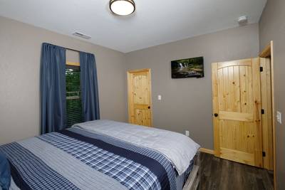 Wild Heart Lodge - Bedroom 1 with king bed and flat screen TV