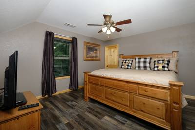 Wild Heart Lodge - Upper level bedroom 3 with king bed