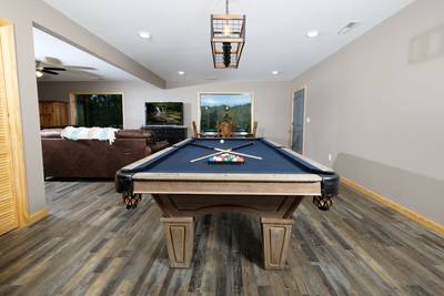 Wild Heart Lodge - Game room pool table