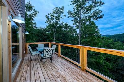 Wild Heart Lodge - Outdoor dining area