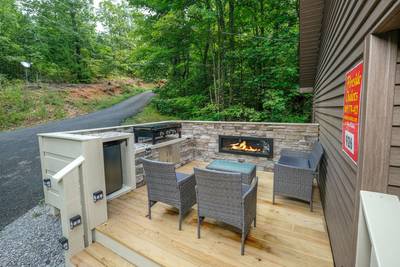 The Road Less Traveled front deck with outdoor kitchen