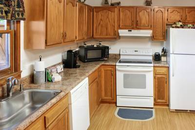 Fuzzy Bear fully furnished kitchen