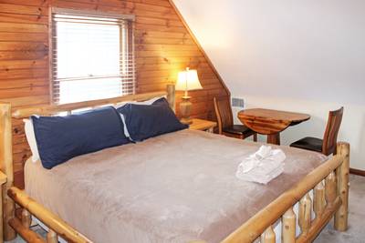 Mountain Side upper level bedroom 2