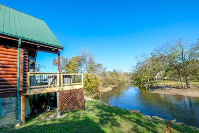 River Livin located next to the Little Pigeon River