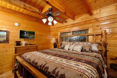 River Livin bedroom 2 with king size bed