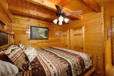 River Livin bedroom 2 with king size bed