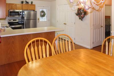 Grand River Canyon dining area and fully furnished kitchen