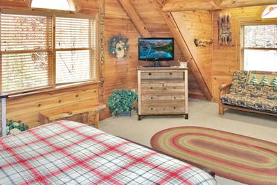 Creekside Lodge upper level bedroom 2 with 32-inch flat screen TV