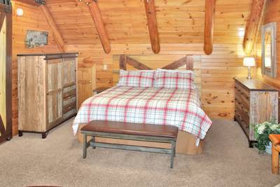 Creekside Lodge upper level bedroom 2 with king size bed