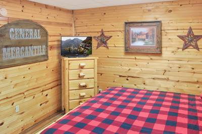 Creekside Lodge lower level bedroom 4 with 27-inch flat screen tv