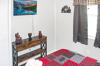 Rustic Acres bedroom 1 with 32-inch flat screen TV