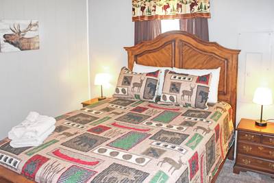 Rustic Acres bedroom 2 with queen size bed