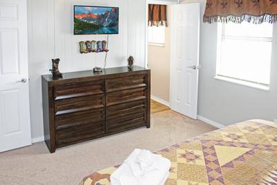 Rustic Acres bedroom 3 with 32-inch flat screen tv