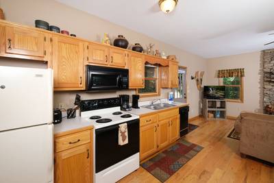 Lone Pine Lodge fully furnished kitchen with dishwasher