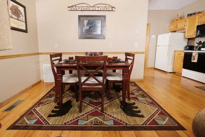 Lone Pine Lodge dining area