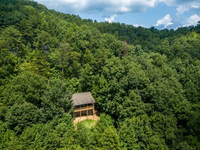Nestled Inn secluded mountain setting