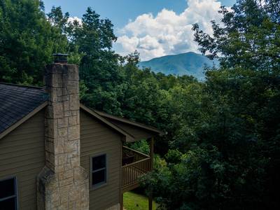 Nestled Inn scenic mountain views