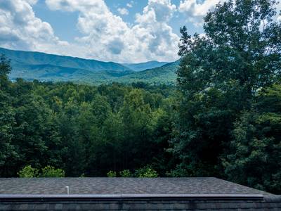 Nestled Inn beautiful mountain views