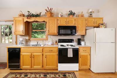Nestled Inn fully furnished kitchen with dishwasher