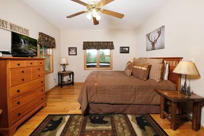 Nestled Inn bedroom